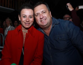 
<a style='margin-left: 5px;' class='btn btn-xs btn-social btn-facebook' href='https://www.facebook.com/sharer/sharer.php?u=https://galeramix.s01.web.getmuller.com.br/imagem/a37/800-800-90/conteudo/site_galerias/37/daniel-centro-eventos-petry-galera-mix-27-07-2017117.jpg' rel='popup' data-width='500' data-height='400'><i class='fa fa-facebook'></i>Compartilhar <span class='hidden-xs'>no Facebook</span>
</a> 
<a class='btn btn-default btn-xs' target='_blank' href='imagem/a37/800-800-90/conteudo/site_galerias/37/daniel-centro-eventos-petry-galera-mix-27-07-2017117.jpg'>
<span class='glyphicon glyphicon-cloud-download'></span> Salvar
</a>
