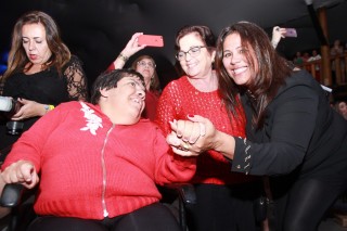 
<a style='margin-left: 5px;' class='btn btn-xs btn-social btn-facebook' href='https://www.facebook.com/sharer/sharer.php?u=https://galeramix.s01.web.getmuller.com.br/imagem/a37/800-800-90/conteudo/site_galerias/37/daniel-centro-eventos-petry-galera-mix-27-07-201712.jpg' rel='popup' data-width='500' data-height='400'><i class='fa fa-facebook'></i>Compartilhar <span class='hidden-xs'>no Facebook</span>
</a> 
<a class='btn btn-default btn-xs' target='_blank' href='imagem/a37/800-800-90/conteudo/site_galerias/37/daniel-centro-eventos-petry-galera-mix-27-07-201712.jpg'>
<span class='glyphicon glyphicon-cloud-download'></span> Salvar
</a>
