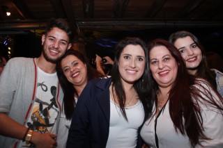 
<a style='margin-left: 5px;' class='btn btn-xs btn-social btn-facebook' href='https://www.facebook.com/sharer/sharer.php?u=https://galeramix.s01.web.getmuller.com.br/imagem/a37/800-800-90/conteudo/site_galerias/37/daniel-centro-eventos-petry-galera-mix-27-07-2017149.jpg' rel='popup' data-width='500' data-height='400'><i class='fa fa-facebook'></i>Compartilhar <span class='hidden-xs'>no Facebook</span>
</a> 
<a class='btn btn-default btn-xs' target='_blank' href='imagem/a37/800-800-90/conteudo/site_galerias/37/daniel-centro-eventos-petry-galera-mix-27-07-2017149.jpg'>
<span class='glyphicon glyphicon-cloud-download'></span> Salvar
</a>
