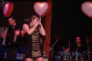 
<a style='margin-left: 5px;' class='btn btn-xs btn-social btn-facebook' href='https://www.facebook.com/sharer/sharer.php?u=https://galeramix.s01.web.getmuller.com.br/imagem/a37/800-800-90/conteudo/site_galerias/37/daniel-centro-eventos-petry-galera-mix-27-07-201740.jpg' rel='popup' data-width='500' data-height='400'><i class='fa fa-facebook'></i>Compartilhar <span class='hidden-xs'>no Facebook</span>
</a> 
<a class='btn btn-default btn-xs' target='_blank' href='imagem/a37/800-800-90/conteudo/site_galerias/37/daniel-centro-eventos-petry-galera-mix-27-07-201740.jpg'>
<span class='glyphicon glyphicon-cloud-download'></span> Salvar
</a>
