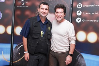 
<a style='margin-left: 5px;' class='btn btn-xs btn-social btn-facebook' href='https://www.facebook.com/sharer/sharer.php?u=https://galeramix.s01.web.getmuller.com.br/imagem/a37/800-800-90/conteudo/site_galerias/37/daniel-centro-eventos-petry-galera-mix-27-07-201766.jpg' rel='popup' data-width='500' data-height='400'><i class='fa fa-facebook'></i>Compartilhar <span class='hidden-xs'>no Facebook</span>
</a> 
<a class='btn btn-default btn-xs' target='_blank' href='imagem/a37/800-800-90/conteudo/site_galerias/37/daniel-centro-eventos-petry-galera-mix-27-07-201766.jpg'>
<span class='glyphicon glyphicon-cloud-download'></span> Salvar
</a>
