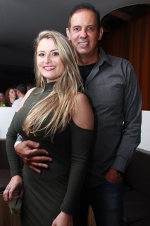 
<a style='margin-left: 5px;' class='btn btn-xs btn-social btn-facebook' href='https://www.facebook.com/sharer/sharer.php?u=https://galeramix.s01.web.getmuller.com.br/imagem/a37/800-800-90/conteudo/site_galerias/37/daniel-centro-eventos-petry-galera-mix-27-07-201797.jpg' rel='popup' data-width='500' data-height='400'><i class='fa fa-facebook'></i>Compartilhar <span class='hidden-xs'>no Facebook</span>
</a> 
<a class='btn btn-default btn-xs' target='_blank' href='imagem/a37/800-800-90/conteudo/site_galerias/37/daniel-centro-eventos-petry-galera-mix-27-07-201797.jpg'>
<span class='glyphicon glyphicon-cloud-download'></span> Salvar
</a>
