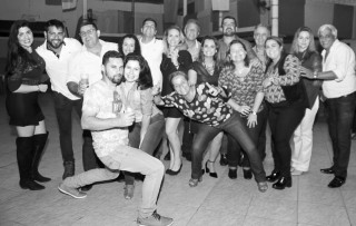 
                            <a style='margin-left: 5px;' class='btn btn-xs btn-social btn-facebook' href='https://www.facebook.com/sharer/sharer.php?u=https://galeramix.s01.web.getmuller.com.br/imagem/a38/800-800-90/conteudo/site_galerias/38/baile-dos-pais-11.jpg' rel='popup' data-width='500' data-height='400'><i class='fa fa-facebook'></i>Compartilhar <span class='hidden-xs'>no Facebook</span>
                        </a> 
                        <a class='btn btn-default btn-xs' target='_blank' href='imagem/a38/800-800-90/conteudo/site_galerias/38/baile-dos-pais-11.jpg'>
                            <span class='glyphicon glyphicon-cloud-download'></span> Salvar
                        </a>
                        