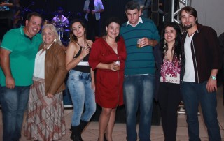 
                <a style='margin-left: 5px;' class='btn btn-xs btn-social btn-facebook' href='https://www.facebook.com/sharer/sharer.php?u=https://galeramix.s01.web.getmuller.com.br/imagem/a38/800-800-90/conteudo/site_galerias/38/baile-dos-pais-14.jpg' rel='popup' data-width='500' data-height='400'><i class='fa fa-facebook'></i>Compartilhar <span class='hidden-xs'>no Facebook</span>
            </a> 
            <a class='btn btn-default btn-xs' target='_blank' href='imagem/a38/800-800-90/conteudo/site_galerias/38/baile-dos-pais-14.jpg'>
                <span class='glyphicon glyphicon-cloud-download'></span> Salvar
            </a>
            