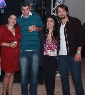 
            <a style='margin-left: 5px;' class='btn btn-xs btn-social btn-facebook' href='https://www.facebook.com/sharer/sharer.php?u=https://galeramix.s01.web.getmuller.com.br/imagem/a38/800-800-90/conteudo/site_galerias/38/baile-dos-pais-15.jpg' rel='popup' data-width='500' data-height='400'><i class='fa fa-facebook'></i>Compartilhar <span class='hidden-xs'>no Facebook</span>
        </a> 
        <a class='btn btn-default btn-xs' target='_blank' href='imagem/a38/800-800-90/conteudo/site_galerias/38/baile-dos-pais-15.jpg'>
            <span class='glyphicon glyphicon-cloud-download'></span> Salvar
        </a>
        