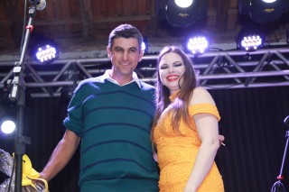 
<a style='margin-left: 5px;' class='btn btn-xs btn-social btn-facebook' href='https://www.facebook.com/sharer/sharer.php?u=https://galeramix.s01.web.getmuller.com.br/imagem/a38/800-800-90/conteudo/site_galerias/38/baile-dos-pais-19.jpg' rel='popup' data-width='500' data-height='400'><i class='fa fa-facebook'></i>Compartilhar <span class='hidden-xs'>no Facebook</span>
</a> 
<a class='btn btn-default btn-xs' target='_blank' href='imagem/a38/800-800-90/conteudo/site_galerias/38/baile-dos-pais-19.jpg'>
<span class='glyphicon glyphicon-cloud-download'></span> Salvar
</a>
