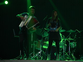 
<a style='margin-left: 5px;' class='btn btn-xs btn-social btn-facebook' href='https://www.facebook.com/sharer/sharer.php?u=https://galeramix.s01.web.getmuller.com.br/imagem/a38/800-800-90/conteudo/site_galerias/38/baile-dos-pais-2.jpg' rel='popup' data-width='500' data-height='400'><i class='fa fa-facebook'></i>Compartilhar <span class='hidden-xs'>no Facebook</span>
</a> 
<a class='btn btn-default btn-xs' target='_blank' href='imagem/a38/800-800-90/conteudo/site_galerias/38/baile-dos-pais-2.jpg'>
<span class='glyphicon glyphicon-cloud-download'></span> Salvar
</a>
