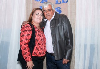 
<a style='margin-left: 5px;' class='btn btn-xs btn-social btn-facebook' href='https://www.facebook.com/sharer/sharer.php?u=https://galeramix.s01.web.getmuller.com.br/imagem/a38/800-800-90/conteudo/site_galerias/38/baile-dos-pais-27.jpg' rel='popup' data-width='500' data-height='400'><i class='fa fa-facebook'></i>Compartilhar <span class='hidden-xs'>no Facebook</span>
</a> 
<a class='btn btn-default btn-xs' target='_blank' href='imagem/a38/800-800-90/conteudo/site_galerias/38/baile-dos-pais-27.jpg'>
<span class='glyphicon glyphicon-cloud-download'></span> Salvar
</a>
