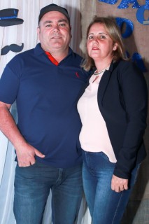 
<a style='margin-left: 5px;' class='btn btn-xs btn-social btn-facebook' href='https://www.facebook.com/sharer/sharer.php?u=https://galeramix.s01.web.getmuller.com.br/imagem/a38/800-800-90/conteudo/site_galerias/38/baile-dos-pais-28.jpg' rel='popup' data-width='500' data-height='400'><i class='fa fa-facebook'></i>Compartilhar <span class='hidden-xs'>no Facebook</span>
</a> 
<a class='btn btn-default btn-xs' target='_blank' href='imagem/a38/800-800-90/conteudo/site_galerias/38/baile-dos-pais-28.jpg'>
<span class='glyphicon glyphicon-cloud-download'></span> Salvar
</a>
