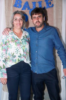 
<a style='margin-left: 5px;' class='btn btn-xs btn-social btn-facebook' href='https://www.facebook.com/sharer/sharer.php?u=https://galeramix.s01.web.getmuller.com.br/imagem/a38/800-800-90/conteudo/site_galerias/38/baile-dos-pais-29.jpg' rel='popup' data-width='500' data-height='400'><i class='fa fa-facebook'></i>Compartilhar <span class='hidden-xs'>no Facebook</span>
</a> 
<a class='btn btn-default btn-xs' target='_blank' href='imagem/a38/800-800-90/conteudo/site_galerias/38/baile-dos-pais-29.jpg'>
<span class='glyphicon glyphicon-cloud-download'></span> Salvar
</a>
