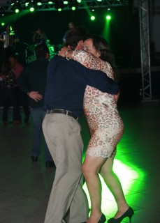 
<a style='margin-left: 5px;' class='btn btn-xs btn-social btn-facebook' href='https://www.facebook.com/sharer/sharer.php?u=https://galeramix.s01.web.getmuller.com.br/imagem/a38/800-800-90/conteudo/site_galerias/38/baile-dos-pais-3.jpg' rel='popup' data-width='500' data-height='400'><i class='fa fa-facebook'></i>Compartilhar <span class='hidden-xs'>no Facebook</span>
</a> 
<a class='btn btn-default btn-xs' target='_blank' href='imagem/a38/800-800-90/conteudo/site_galerias/38/baile-dos-pais-3.jpg'>
<span class='glyphicon glyphicon-cloud-download'></span> Salvar
</a>
