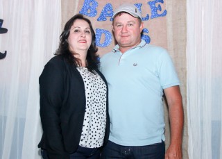 
<a style='margin-left: 5px;' class='btn btn-xs btn-social btn-facebook' href='https://www.facebook.com/sharer/sharer.php?u=https://galeramix.s01.web.getmuller.com.br/imagem/a38/800-800-90/conteudo/site_galerias/38/baile-dos-pais-30.jpg' rel='popup' data-width='500' data-height='400'><i class='fa fa-facebook'></i>Compartilhar <span class='hidden-xs'>no Facebook</span>
</a> 
<a class='btn btn-default btn-xs' target='_blank' href='imagem/a38/800-800-90/conteudo/site_galerias/38/baile-dos-pais-30.jpg'>
<span class='glyphicon glyphicon-cloud-download'></span> Salvar
</a>
