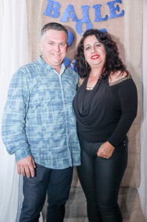 
<a style='margin-left: 5px;' class='btn btn-xs btn-social btn-facebook' href='https://www.facebook.com/sharer/sharer.php?u=https://galeramix.s01.web.getmuller.com.br/imagem/a38/800-800-90/conteudo/site_galerias/38/baile-dos-pais-31.jpg' rel='popup' data-width='500' data-height='400'><i class='fa fa-facebook'></i>Compartilhar <span class='hidden-xs'>no Facebook</span>
</a> 
<a class='btn btn-default btn-xs' target='_blank' href='imagem/a38/800-800-90/conteudo/site_galerias/38/baile-dos-pais-31.jpg'>
<span class='glyphicon glyphicon-cloud-download'></span> Salvar
</a>
