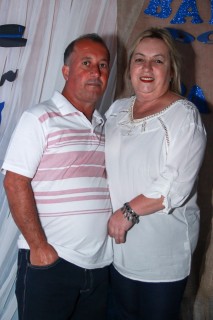 
<a style='margin-left: 5px;' class='btn btn-xs btn-social btn-facebook' href='https://www.facebook.com/sharer/sharer.php?u=https://galeramix.s01.web.getmuller.com.br/imagem/a38/800-800-90/conteudo/site_galerias/38/baile-dos-pais-40.jpg' rel='popup' data-width='500' data-height='400'><i class='fa fa-facebook'></i>Compartilhar <span class='hidden-xs'>no Facebook</span>
</a> 
<a class='btn btn-default btn-xs' target='_blank' href='imagem/a38/800-800-90/conteudo/site_galerias/38/baile-dos-pais-40.jpg'>
<span class='glyphicon glyphicon-cloud-download'></span> Salvar
</a>
