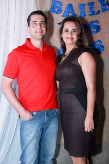 
<a style='margin-left: 5px;' class='btn btn-xs btn-social btn-facebook' href='https://www.facebook.com/sharer/sharer.php?u=https://galeramix.s01.web.getmuller.com.br/imagem/a38/800-800-90/conteudo/site_galerias/38/baile-dos-pais-42.jpg' rel='popup' data-width='500' data-height='400'><i class='fa fa-facebook'></i>Compartilhar <span class='hidden-xs'>no Facebook</span>
</a> 
<a class='btn btn-default btn-xs' target='_blank' href='imagem/a38/800-800-90/conteudo/site_galerias/38/baile-dos-pais-42.jpg'>
<span class='glyphicon glyphicon-cloud-download'></span> Salvar
</a>
