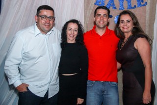 
<a style='margin-left: 5px;' class='btn btn-xs btn-social btn-facebook' href='https://www.facebook.com/sharer/sharer.php?u=https://galeramix.s01.web.getmuller.com.br/imagem/a38/800-800-90/conteudo/site_galerias/38/baile-dos-pais-43.jpg' rel='popup' data-width='500' data-height='400'><i class='fa fa-facebook'></i>Compartilhar <span class='hidden-xs'>no Facebook</span>
</a> 
<a class='btn btn-default btn-xs' target='_blank' href='imagem/a38/800-800-90/conteudo/site_galerias/38/baile-dos-pais-43.jpg'>
<span class='glyphicon glyphicon-cloud-download'></span> Salvar
</a>
