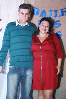 
<a style='margin-left: 5px;' class='btn btn-xs btn-social btn-facebook' href='https://www.facebook.com/sharer/sharer.php?u=https://galeramix.s01.web.getmuller.com.br/imagem/a38/800-800-90/conteudo/site_galerias/38/baile-dos-pais-53.jpg' rel='popup' data-width='500' data-height='400'><i class='fa fa-facebook'></i>Compartilhar <span class='hidden-xs'>no Facebook</span>
</a> 
<a class='btn btn-default btn-xs' target='_blank' href='imagem/a38/800-800-90/conteudo/site_galerias/38/baile-dos-pais-53.jpg'>
<span class='glyphicon glyphicon-cloud-download'></span> Salvar
</a>
