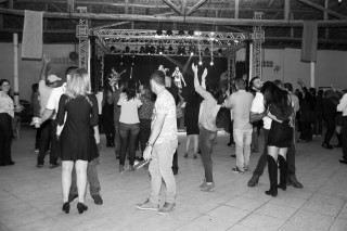 
<a style='margin-left: 5px;' class='btn btn-xs btn-social btn-facebook' href='https://www.facebook.com/sharer/sharer.php?u=https://galeramix.s01.web.getmuller.com.br/imagem/a38/800-800-90/conteudo/site_galerias/38/baile-dos-pais-9.jpg' rel='popup' data-width='500' data-height='400'><i class='fa fa-facebook'></i>Compartilhar <span class='hidden-xs'>no Facebook</span>
</a> 
<a class='btn btn-default btn-xs' target='_blank' href='imagem/a38/800-800-90/conteudo/site_galerias/38/baile-dos-pais-9.jpg'>
<span class='glyphicon glyphicon-cloud-download'></span> Salvar
</a>
