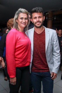 
                                    <a style='margin-left: 5px;' class='btn btn-xs btn-social btn-facebook' href='https://www.facebook.com/sharer/sharer.php?u=https://galeramix.s01.web.getmuller.com.br/imagem/a39/800-800-90/conteudo/site_galerias/39/raca-negra-petry-galera-mix-1.jpg' rel='popup' data-width='500' data-height='400'><i class='fa fa-facebook'></i>Compartilhar <span class='hidden-xs'>no Facebook</span>
                                </a> 
                                <a class='btn btn-default btn-xs' target='_blank' href='imagem/a39/800-800-90/conteudo/site_galerias/39/raca-negra-petry-galera-mix-1.jpg'>
                                    <span class='glyphicon glyphicon-cloud-download'></span> Salvar
                                </a>
                                