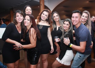 
<a style='margin-left: 5px;' class='btn btn-xs btn-social btn-facebook' href='https://www.facebook.com/sharer/sharer.php?u=https://galeramix.s01.web.getmuller.com.br/imagem/a39/800-800-90/conteudo/site_galerias/39/raca-negra-petry-galera-mix-115.jpg' rel='popup' data-width='500' data-height='400'><i class='fa fa-facebook'></i>Compartilhar <span class='hidden-xs'>no Facebook</span>
</a> 
<a class='btn btn-default btn-xs' target='_blank' href='imagem/a39/800-800-90/conteudo/site_galerias/39/raca-negra-petry-galera-mix-115.jpg'>
<span class='glyphicon glyphicon-cloud-download'></span> Salvar
</a>
