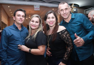 
<a style='margin-left: 5px;' class='btn btn-xs btn-social btn-facebook' href='https://www.facebook.com/sharer/sharer.php?u=https://galeramix.s01.web.getmuller.com.br/imagem/a39/800-800-90/conteudo/site_galerias/39/raca-negra-petry-galera-mix-13.jpg' rel='popup' data-width='500' data-height='400'><i class='fa fa-facebook'></i>Compartilhar <span class='hidden-xs'>no Facebook</span>
</a> 
<a class='btn btn-default btn-xs' target='_blank' href='imagem/a39/800-800-90/conteudo/site_galerias/39/raca-negra-petry-galera-mix-13.jpg'>
<span class='glyphicon glyphicon-cloud-download'></span> Salvar
</a>
