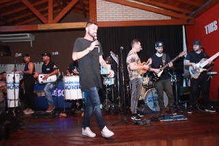 
<a style='margin-left: 5px;' class='btn btn-xs btn-social btn-facebook' href='https://www.facebook.com/sharer/sharer.php?u=https://galeramix.s01.web.getmuller.com.br/imagem/a39/800-800-90/conteudo/site_galerias/39/raca-negra-petry-galera-mix-14.jpg' rel='popup' data-width='500' data-height='400'><i class='fa fa-facebook'></i>Compartilhar <span class='hidden-xs'>no Facebook</span>
</a> 
<a class='btn btn-default btn-xs' target='_blank' href='imagem/a39/800-800-90/conteudo/site_galerias/39/raca-negra-petry-galera-mix-14.jpg'>
<span class='glyphicon glyphicon-cloud-download'></span> Salvar
</a>
