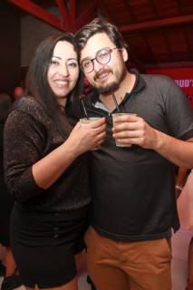 
<a style='margin-left: 5px;' class='btn btn-xs btn-social btn-facebook' href='https://www.facebook.com/sharer/sharer.php?u=https://galeramix.s01.web.getmuller.com.br/imagem/a39/800-800-90/conteudo/site_galerias/39/raca-negra-petry-galera-mix-17.jpg' rel='popup' data-width='500' data-height='400'><i class='fa fa-facebook'></i>Compartilhar <span class='hidden-xs'>no Facebook</span>
</a> 
<a class='btn btn-default btn-xs' target='_blank' href='imagem/a39/800-800-90/conteudo/site_galerias/39/raca-negra-petry-galera-mix-17.jpg'>
<span class='glyphicon glyphicon-cloud-download'></span> Salvar
</a>
