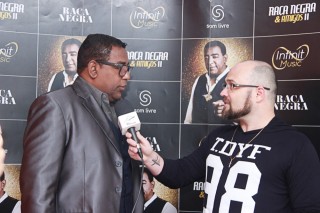 
<a style='margin-left: 5px;' class='btn btn-xs btn-social btn-facebook' href='https://www.facebook.com/sharer/sharer.php?u=https://galeramix.s01.web.getmuller.com.br/imagem/a39/800-800-90/conteudo/site_galerias/39/raca-negra-petry-galera-mix-20.jpg' rel='popup' data-width='500' data-height='400'><i class='fa fa-facebook'></i>Compartilhar <span class='hidden-xs'>no Facebook</span>
</a> 
<a class='btn btn-default btn-xs' target='_blank' href='imagem/a39/800-800-90/conteudo/site_galerias/39/raca-negra-petry-galera-mix-20.jpg'>
<span class='glyphicon glyphicon-cloud-download'></span> Salvar
</a>
