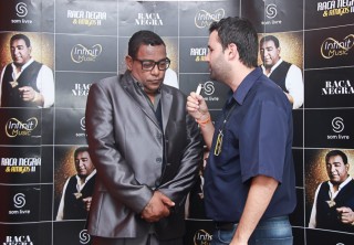 
<a style='margin-left: 5px;' class='btn btn-xs btn-social btn-facebook' href='https://www.facebook.com/sharer/sharer.php?u=https://galeramix.s01.web.getmuller.com.br/imagem/a39/800-800-90/conteudo/site_galerias/39/raca-negra-petry-galera-mix-22.jpg' rel='popup' data-width='500' data-height='400'><i class='fa fa-facebook'></i>Compartilhar <span class='hidden-xs'>no Facebook</span>
</a> 
<a class='btn btn-default btn-xs' target='_blank' href='imagem/a39/800-800-90/conteudo/site_galerias/39/raca-negra-petry-galera-mix-22.jpg'>
<span class='glyphicon glyphicon-cloud-download'></span> Salvar
</a>
