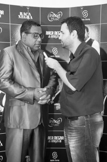 
<a style='margin-left: 5px;' class='btn btn-xs btn-social btn-facebook' href='https://www.facebook.com/sharer/sharer.php?u=https://galeramix.s01.web.getmuller.com.br/imagem/a39/800-800-90/conteudo/site_galerias/39/raca-negra-petry-galera-mix-23.jpg' rel='popup' data-width='500' data-height='400'><i class='fa fa-facebook'></i>Compartilhar <span class='hidden-xs'>no Facebook</span>
</a> 
<a class='btn btn-default btn-xs' target='_blank' href='imagem/a39/800-800-90/conteudo/site_galerias/39/raca-negra-petry-galera-mix-23.jpg'>
<span class='glyphicon glyphicon-cloud-download'></span> Salvar
</a>
