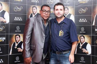 
<a style='margin-left: 5px;' class='btn btn-xs btn-social btn-facebook' href='https://www.facebook.com/sharer/sharer.php?u=https://galeramix.s01.web.getmuller.com.br/imagem/a39/800-800-90/conteudo/site_galerias/39/raca-negra-petry-galera-mix-25.jpg' rel='popup' data-width='500' data-height='400'><i class='fa fa-facebook'></i>Compartilhar <span class='hidden-xs'>no Facebook</span>
</a> 
<a class='btn btn-default btn-xs' target='_blank' href='imagem/a39/800-800-90/conteudo/site_galerias/39/raca-negra-petry-galera-mix-25.jpg'>
<span class='glyphicon glyphicon-cloud-download'></span> Salvar
</a>
