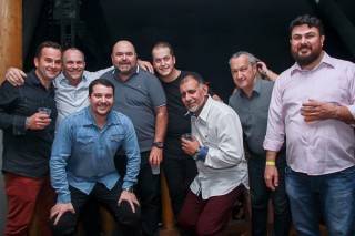 
<a style='margin-left: 5px;' class='btn btn-xs btn-social btn-facebook' href='https://www.facebook.com/sharer/sharer.php?u=https://galeramix.s01.web.getmuller.com.br/imagem/a39/800-800-90/conteudo/site_galerias/39/raca-negra-petry-galera-mix-29.jpg' rel='popup' data-width='500' data-height='400'><i class='fa fa-facebook'></i>Compartilhar <span class='hidden-xs'>no Facebook</span>
</a> 
<a class='btn btn-default btn-xs' target='_blank' href='imagem/a39/800-800-90/conteudo/site_galerias/39/raca-negra-petry-galera-mix-29.jpg'>
<span class='glyphicon glyphicon-cloud-download'></span> Salvar
</a>
