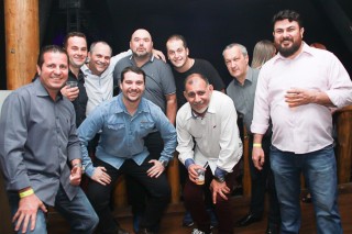 
<a style='margin-left: 5px;' class='btn btn-xs btn-social btn-facebook' href='https://www.facebook.com/sharer/sharer.php?u=https://galeramix.s01.web.getmuller.com.br/imagem/a39/800-800-90/conteudo/site_galerias/39/raca-negra-petry-galera-mix-30.jpg' rel='popup' data-width='500' data-height='400'><i class='fa fa-facebook'></i>Compartilhar <span class='hidden-xs'>no Facebook</span>
</a> 
<a class='btn btn-default btn-xs' target='_blank' href='imagem/a39/800-800-90/conteudo/site_galerias/39/raca-negra-petry-galera-mix-30.jpg'>
<span class='glyphicon glyphicon-cloud-download'></span> Salvar
</a>
