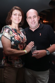 
<a style='margin-left: 5px;' class='btn btn-xs btn-social btn-facebook' href='https://www.facebook.com/sharer/sharer.php?u=https://galeramix.s01.web.getmuller.com.br/imagem/a39/800-800-90/conteudo/site_galerias/39/raca-negra-petry-galera-mix-34.jpg' rel='popup' data-width='500' data-height='400'><i class='fa fa-facebook'></i>Compartilhar <span class='hidden-xs'>no Facebook</span>
</a> 
<a class='btn btn-default btn-xs' target='_blank' href='imagem/a39/800-800-90/conteudo/site_galerias/39/raca-negra-petry-galera-mix-34.jpg'>
<span class='glyphicon glyphicon-cloud-download'></span> Salvar
</a>
