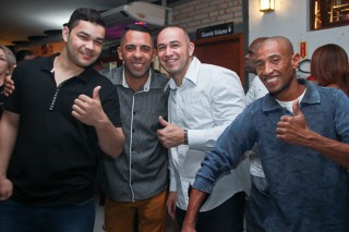 
<a style='margin-left: 5px;' class='btn btn-xs btn-social btn-facebook' href='https://www.facebook.com/sharer/sharer.php?u=https://galeramix.s01.web.getmuller.com.br/imagem/a39/800-800-90/conteudo/site_galerias/39/raca-negra-petry-galera-mix-4.jpg' rel='popup' data-width='500' data-height='400'><i class='fa fa-facebook'></i>Compartilhar <span class='hidden-xs'>no Facebook</span>
</a> 
<a class='btn btn-default btn-xs' target='_blank' href='imagem/a39/800-800-90/conteudo/site_galerias/39/raca-negra-petry-galera-mix-4.jpg'>
<span class='glyphicon glyphicon-cloud-download'></span> Salvar
</a>
