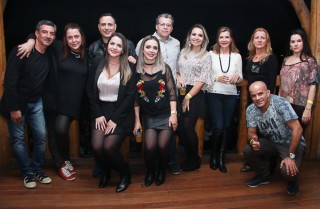 
<a style='margin-left: 5px;' class='btn btn-xs btn-social btn-facebook' href='https://www.facebook.com/sharer/sharer.php?u=https://galeramix.s01.web.getmuller.com.br/imagem/a39/800-800-90/conteudo/site_galerias/39/raca-negra-petry-galera-mix-40.jpg' rel='popup' data-width='500' data-height='400'><i class='fa fa-facebook'></i>Compartilhar <span class='hidden-xs'>no Facebook</span>
</a> 
<a class='btn btn-default btn-xs' target='_blank' href='imagem/a39/800-800-90/conteudo/site_galerias/39/raca-negra-petry-galera-mix-40.jpg'>
<span class='glyphicon glyphicon-cloud-download'></span> Salvar
</a>
