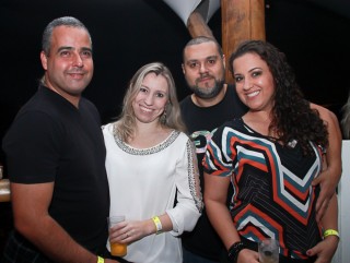 
<a style='margin-left: 5px;' class='btn btn-xs btn-social btn-facebook' href='https://www.facebook.com/sharer/sharer.php?u=https://galeramix.s01.web.getmuller.com.br/imagem/a39/800-800-90/conteudo/site_galerias/39/raca-negra-petry-galera-mix-49.jpg' rel='popup' data-width='500' data-height='400'><i class='fa fa-facebook'></i>Compartilhar <span class='hidden-xs'>no Facebook</span>
</a> 
<a class='btn btn-default btn-xs' target='_blank' href='imagem/a39/800-800-90/conteudo/site_galerias/39/raca-negra-petry-galera-mix-49.jpg'>
<span class='glyphicon glyphicon-cloud-download'></span> Salvar
</a>
