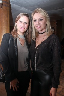 
<a style='margin-left: 5px;' class='btn btn-xs btn-social btn-facebook' href='https://www.facebook.com/sharer/sharer.php?u=https://galeramix.s01.web.getmuller.com.br/imagem/a39/800-800-90/conteudo/site_galerias/39/raca-negra-petry-galera-mix-5.jpg' rel='popup' data-width='500' data-height='400'><i class='fa fa-facebook'></i>Compartilhar <span class='hidden-xs'>no Facebook</span>
</a> 
<a class='btn btn-default btn-xs' target='_blank' href='imagem/a39/800-800-90/conteudo/site_galerias/39/raca-negra-petry-galera-mix-5.jpg'>
<span class='glyphicon glyphicon-cloud-download'></span> Salvar
</a>
