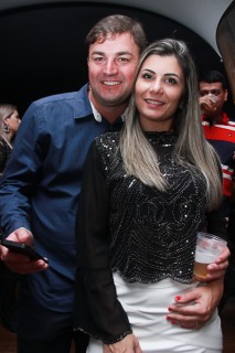 
<a style='margin-left: 5px;' class='btn btn-xs btn-social btn-facebook' href='https://www.facebook.com/sharer/sharer.php?u=https://galeramix.s01.web.getmuller.com.br/imagem/a39/800-800-90/conteudo/site_galerias/39/raca-negra-petry-galera-mix-75.jpg' rel='popup' data-width='500' data-height='400'><i class='fa fa-facebook'></i>Compartilhar <span class='hidden-xs'>no Facebook</span>
</a> 
<a class='btn btn-default btn-xs' target='_blank' href='imagem/a39/800-800-90/conteudo/site_galerias/39/raca-negra-petry-galera-mix-75.jpg'>
<span class='glyphicon glyphicon-cloud-download'></span> Salvar
</a>
