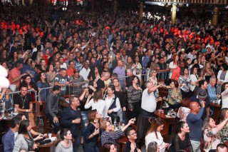 
<a style='margin-left: 5px;' class='btn btn-xs btn-social btn-facebook' href='https://www.facebook.com/sharer/sharer.php?u=https://galeramix.s01.web.getmuller.com.br/imagem/a39/800-800-90/conteudo/site_galerias/39/raca-negra-petry-galera-mix-81.jpg' rel='popup' data-width='500' data-height='400'><i class='fa fa-facebook'></i>Compartilhar <span class='hidden-xs'>no Facebook</span>
</a> 
<a class='btn btn-default btn-xs' target='_blank' href='imagem/a39/800-800-90/conteudo/site_galerias/39/raca-negra-petry-galera-mix-81.jpg'>
<span class='glyphicon glyphicon-cloud-download'></span> Salvar
</a>
