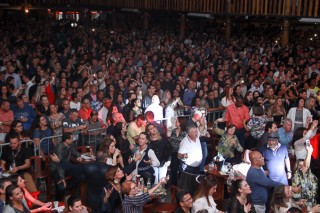 
<a style='margin-left: 5px;' class='btn btn-xs btn-social btn-facebook' href='https://www.facebook.com/sharer/sharer.php?u=https://galeramix.s01.web.getmuller.com.br/imagem/a39/800-800-90/conteudo/site_galerias/39/raca-negra-petry-galera-mix-82.jpg' rel='popup' data-width='500' data-height='400'><i class='fa fa-facebook'></i>Compartilhar <span class='hidden-xs'>no Facebook</span>
</a> 
<a class='btn btn-default btn-xs' target='_blank' href='imagem/a39/800-800-90/conteudo/site_galerias/39/raca-negra-petry-galera-mix-82.jpg'>
<span class='glyphicon glyphicon-cloud-download'></span> Salvar
</a>
