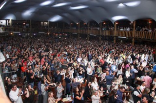 
<a style='margin-left: 5px;' class='btn btn-xs btn-social btn-facebook' href='https://www.facebook.com/sharer/sharer.php?u=https://galeramix.s01.web.getmuller.com.br/imagem/a39/800-800-90/conteudo/site_galerias/39/raca-negra-petry-galera-mix-83.jpg' rel='popup' data-width='500' data-height='400'><i class='fa fa-facebook'></i>Compartilhar <span class='hidden-xs'>no Facebook</span>
</a> 
<a class='btn btn-default btn-xs' target='_blank' href='imagem/a39/800-800-90/conteudo/site_galerias/39/raca-negra-petry-galera-mix-83.jpg'>
<span class='glyphicon glyphicon-cloud-download'></span> Salvar
</a>
