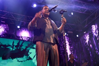 
<a style='margin-left: 5px;' class='btn btn-xs btn-social btn-facebook' href='https://www.facebook.com/sharer/sharer.php?u=https://galeramix.s01.web.getmuller.com.br/imagem/a39/800-800-90/conteudo/site_galerias/39/raca-negra-petry-galera-mix-91.jpg' rel='popup' data-width='500' data-height='400'><i class='fa fa-facebook'></i>Compartilhar <span class='hidden-xs'>no Facebook</span>
</a> 
<a class='btn btn-default btn-xs' target='_blank' href='imagem/a39/800-800-90/conteudo/site_galerias/39/raca-negra-petry-galera-mix-91.jpg'>
<span class='glyphicon glyphicon-cloud-download'></span> Salvar
</a>
