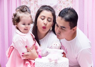 
<a style='margin-left: 5px;' class='btn btn-xs btn-social btn-facebook' href='https://www.facebook.com/sharer/sharer.php?u=https://galeramix.s01.web.getmuller.com.br/imagem/a40/800-800-90/conteudo/site_galerias/40/ana-1-aninho-5.jpg' rel='popup' data-width='500' data-height='400'><i class='fa fa-facebook'></i>Compartilhar <span class='hidden-xs'>no Facebook</span>
</a> 
<a class='btn btn-default btn-xs' target='_blank' href='imagem/a40/800-800-90/conteudo/site_galerias/40/ana-1-aninho-5.jpg'>
<span class='glyphicon glyphicon-cloud-download'></span> Salvar
</a>
