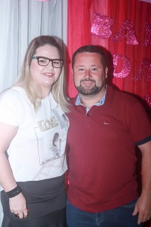 
                            <a style='margin-left: 5px;' class='btn btn-xs btn-social btn-facebook' href='https://www.facebook.com/sharer/sharer.php?u=https://galeramix.s01.web.getmuller.com.br/imagem/a41/800-800-90/conteudo/site_galerias/41/baile-das-rosa-ctg-fogao-de-lenha-galera-mix-100.jpg' rel='popup' data-width='500' data-height='400'><i class='fa fa-facebook'></i>Compartilhar <span class='hidden-xs'>no Facebook</span>
                        </a> 
                        <a class='btn btn-default btn-xs' target='_blank' href='imagem/a41/800-800-90/conteudo/site_galerias/41/baile-das-rosa-ctg-fogao-de-lenha-galera-mix-100.jpg'>
                            <span class='glyphicon glyphicon-cloud-download'></span> Salvar
                        </a>
                        