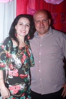 
                        <a style='margin-left: 5px;' class='btn btn-xs btn-social btn-facebook' href='https://www.facebook.com/sharer/sharer.php?u=https://galeramix.s01.web.getmuller.com.br/imagem/a41/800-800-90/conteudo/site_galerias/41/baile-das-rosa-ctg-fogao-de-lenha-galera-mix-101.jpg' rel='popup' data-width='500' data-height='400'><i class='fa fa-facebook'></i>Compartilhar <span class='hidden-xs'>no Facebook</span>
                    </a> 
                    <a class='btn btn-default btn-xs' target='_blank' href='imagem/a41/800-800-90/conteudo/site_galerias/41/baile-das-rosa-ctg-fogao-de-lenha-galera-mix-101.jpg'>
                        <span class='glyphicon glyphicon-cloud-download'></span> Salvar
                    </a>
                    