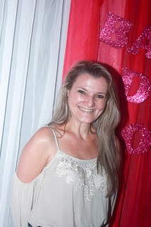 
                    <a style='margin-left: 5px;' class='btn btn-xs btn-social btn-facebook' href='https://www.facebook.com/sharer/sharer.php?u=https://galeramix.s01.web.getmuller.com.br/imagem/a41/800-800-90/conteudo/site_galerias/41/baile-das-rosa-ctg-fogao-de-lenha-galera-mix-102.jpg' rel='popup' data-width='500' data-height='400'><i class='fa fa-facebook'></i>Compartilhar <span class='hidden-xs'>no Facebook</span>
                </a> 
                <a class='btn btn-default btn-xs' target='_blank' href='imagem/a41/800-800-90/conteudo/site_galerias/41/baile-das-rosa-ctg-fogao-de-lenha-galera-mix-102.jpg'>
                    <span class='glyphicon glyphicon-cloud-download'></span> Salvar
                </a>
                