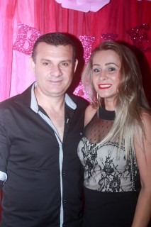 
    <a style='margin-left: 5px;' class='btn btn-xs btn-social btn-facebook' href='https://www.facebook.com/sharer/sharer.php?u=https://galeramix.s01.web.getmuller.com.br/imagem/a41/800-800-90/conteudo/site_galerias/41/baile-das-rosa-ctg-fogao-de-lenha-galera-mix-106.jpg' rel='popup' data-width='500' data-height='400'><i class='fa fa-facebook'></i>Compartilhar <span class='hidden-xs'>no Facebook</span>
</a> 
<a class='btn btn-default btn-xs' target='_blank' href='imagem/a41/800-800-90/conteudo/site_galerias/41/baile-das-rosa-ctg-fogao-de-lenha-galera-mix-106.jpg'>
    <span class='glyphicon glyphicon-cloud-download'></span> Salvar
</a>
