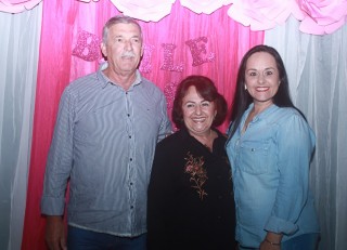 
<a style='margin-left: 5px;' class='btn btn-xs btn-social btn-facebook' href='https://www.facebook.com/sharer/sharer.php?u=https://galeramix.s01.web.getmuller.com.br/imagem/a41/800-800-90/conteudo/site_galerias/41/baile-das-rosa-ctg-fogao-de-lenha-galera-mix-13.jpg' rel='popup' data-width='500' data-height='400'><i class='fa fa-facebook'></i>Compartilhar <span class='hidden-xs'>no Facebook</span>
</a> 
<a class='btn btn-default btn-xs' target='_blank' href='imagem/a41/800-800-90/conteudo/site_galerias/41/baile-das-rosa-ctg-fogao-de-lenha-galera-mix-13.jpg'>
<span class='glyphicon glyphicon-cloud-download'></span> Salvar
</a>
