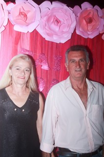 
<a style='margin-left: 5px;' class='btn btn-xs btn-social btn-facebook' href='https://www.facebook.com/sharer/sharer.php?u=https://galeramix.s01.web.getmuller.com.br/imagem/a41/800-800-90/conteudo/site_galerias/41/baile-das-rosa-ctg-fogao-de-lenha-galera-mix-14.jpg' rel='popup' data-width='500' data-height='400'><i class='fa fa-facebook'></i>Compartilhar <span class='hidden-xs'>no Facebook</span>
</a> 
<a class='btn btn-default btn-xs' target='_blank' href='imagem/a41/800-800-90/conteudo/site_galerias/41/baile-das-rosa-ctg-fogao-de-lenha-galera-mix-14.jpg'>
<span class='glyphicon glyphicon-cloud-download'></span> Salvar
</a>
